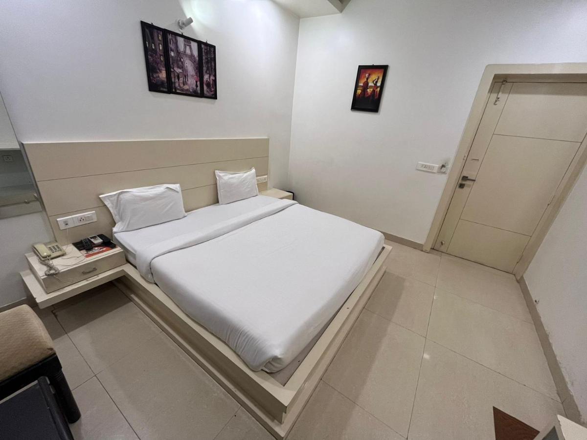Hotel Sahib'S Red Carpet - Family & Corporate Hotel Chain Agra  Exterior foto