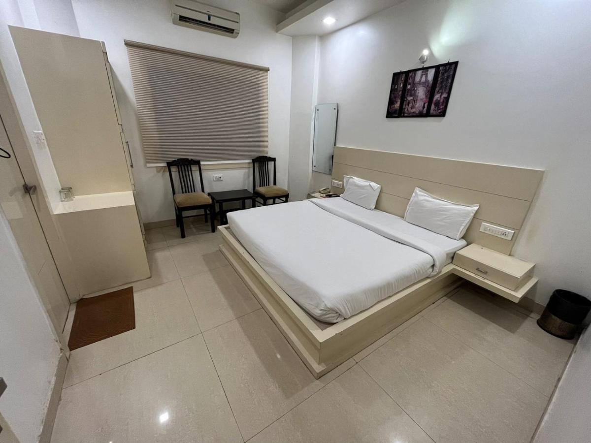 Hotel Sahib'S Red Carpet - Family & Corporate Hotel Chain Agra  Exterior foto