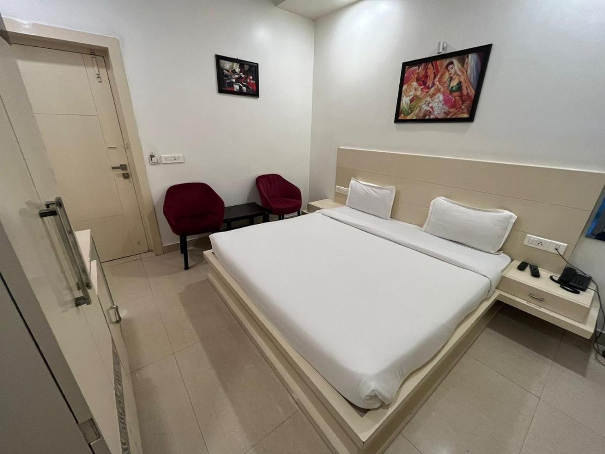 Hotel Sahib'S Red Carpet - Family & Corporate Hotel Chain Agra  Exterior foto