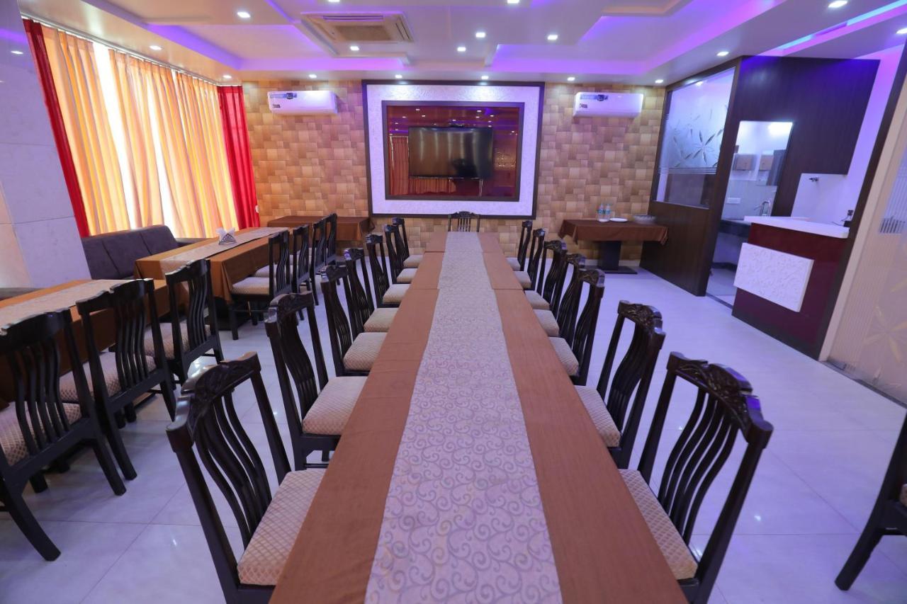 Hotel Sahib'S Red Carpet - Family & Corporate Hotel Chain Agra  Exterior foto