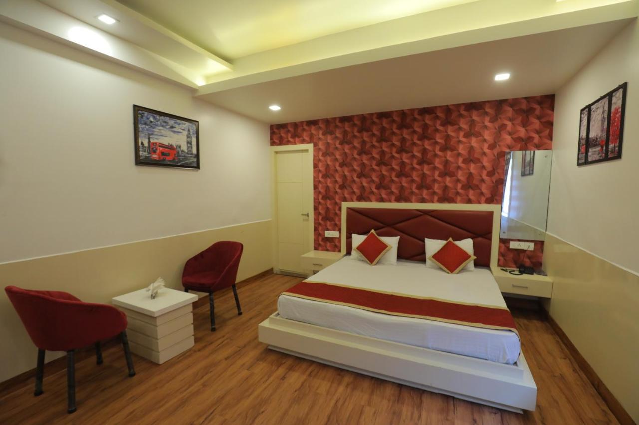 Hotel Sahib'S Red Carpet - Family & Corporate Hotel Chain Agra  Exterior foto