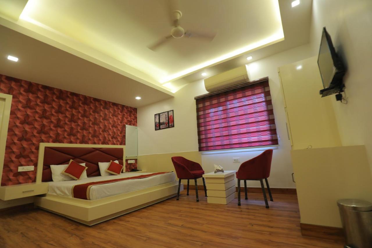 Hotel Sahib'S Red Carpet - Family & Corporate Hotel Chain Agra  Exterior foto