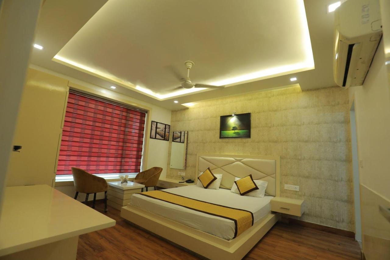 Hotel Sahib'S Red Carpet - Family & Corporate Hotel Chain Agra  Exterior foto