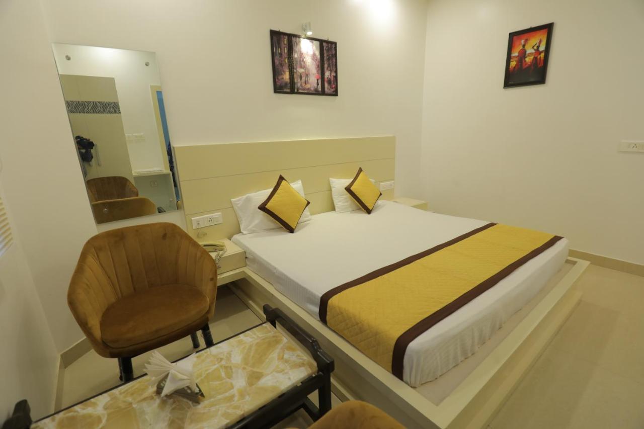Hotel Sahib'S Red Carpet - Family & Corporate Hotel Chain Agra  Exterior foto