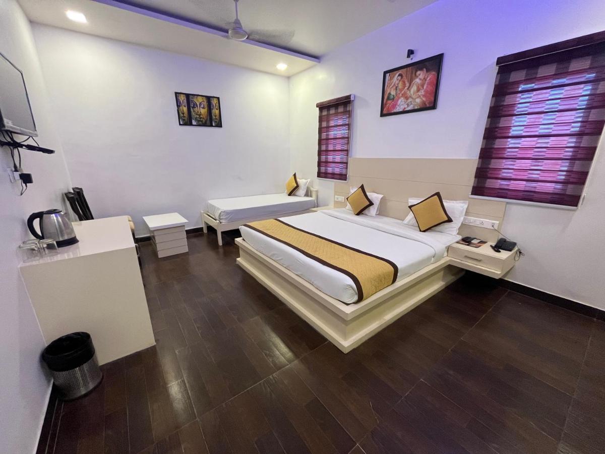 Hotel Sahib'S Red Carpet - Family & Corporate Hotel Chain Agra  Exterior foto